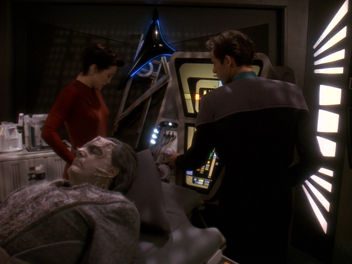 extant_StarTrek_DS9_5x19-TiesOfBloodAndWater_01333.jpg