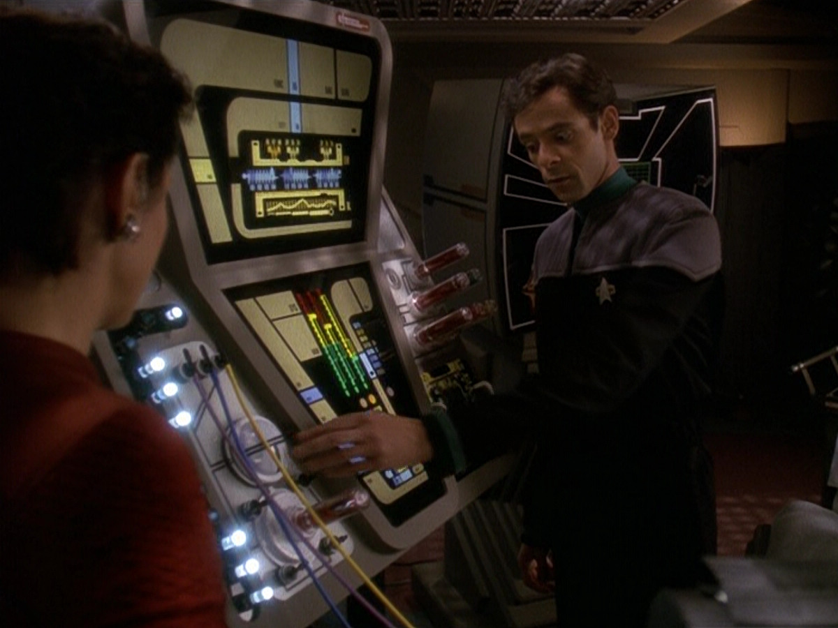 extant_StarTrek_DS9_5x19-TiesOfBloodAndWater_01335.jpg