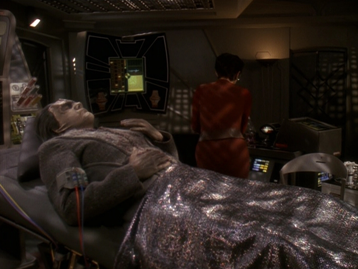 extant_StarTrek_DS9_5x19-TiesOfBloodAndWater_01429.jpg