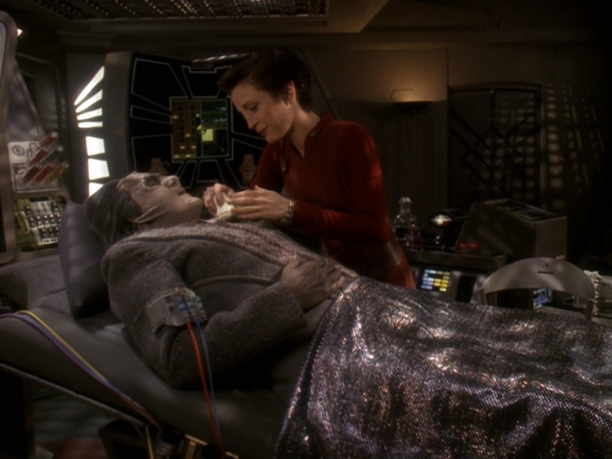 extant_StarTrek_DS9_5x19-TiesOfBloodAndWater_01449.jpg