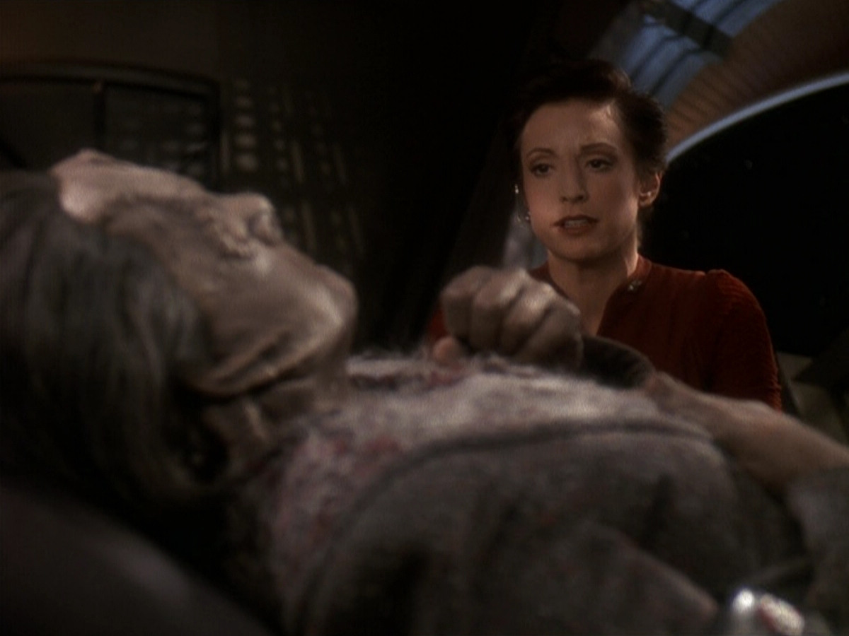 extant_StarTrek_DS9_5x19-TiesOfBloodAndWater_01476.jpg