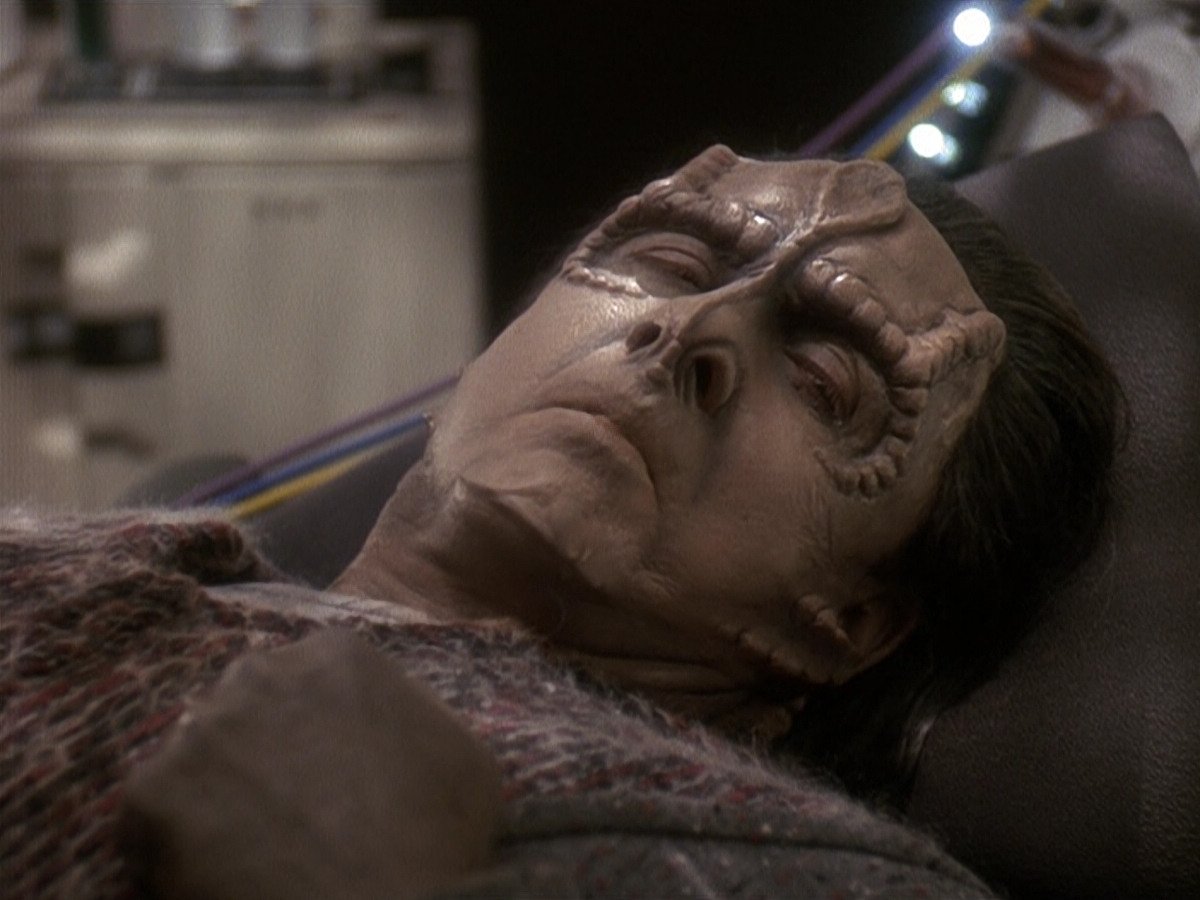 extant_StarTrek_DS9_5x19-TiesOfBloodAndWater_01483.jpg