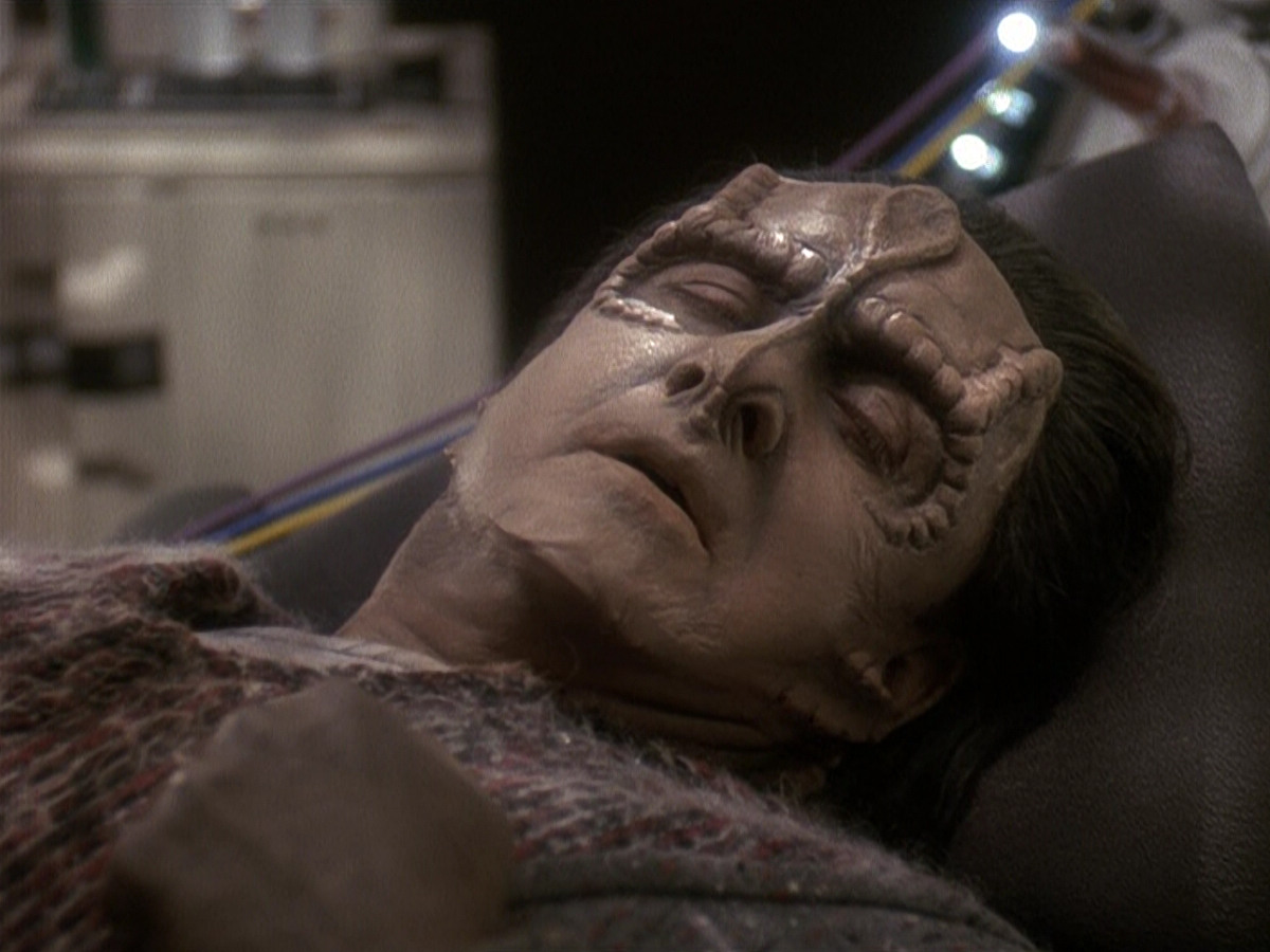 extant_StarTrek_DS9_5x19-TiesOfBloodAndWater_01485.jpg