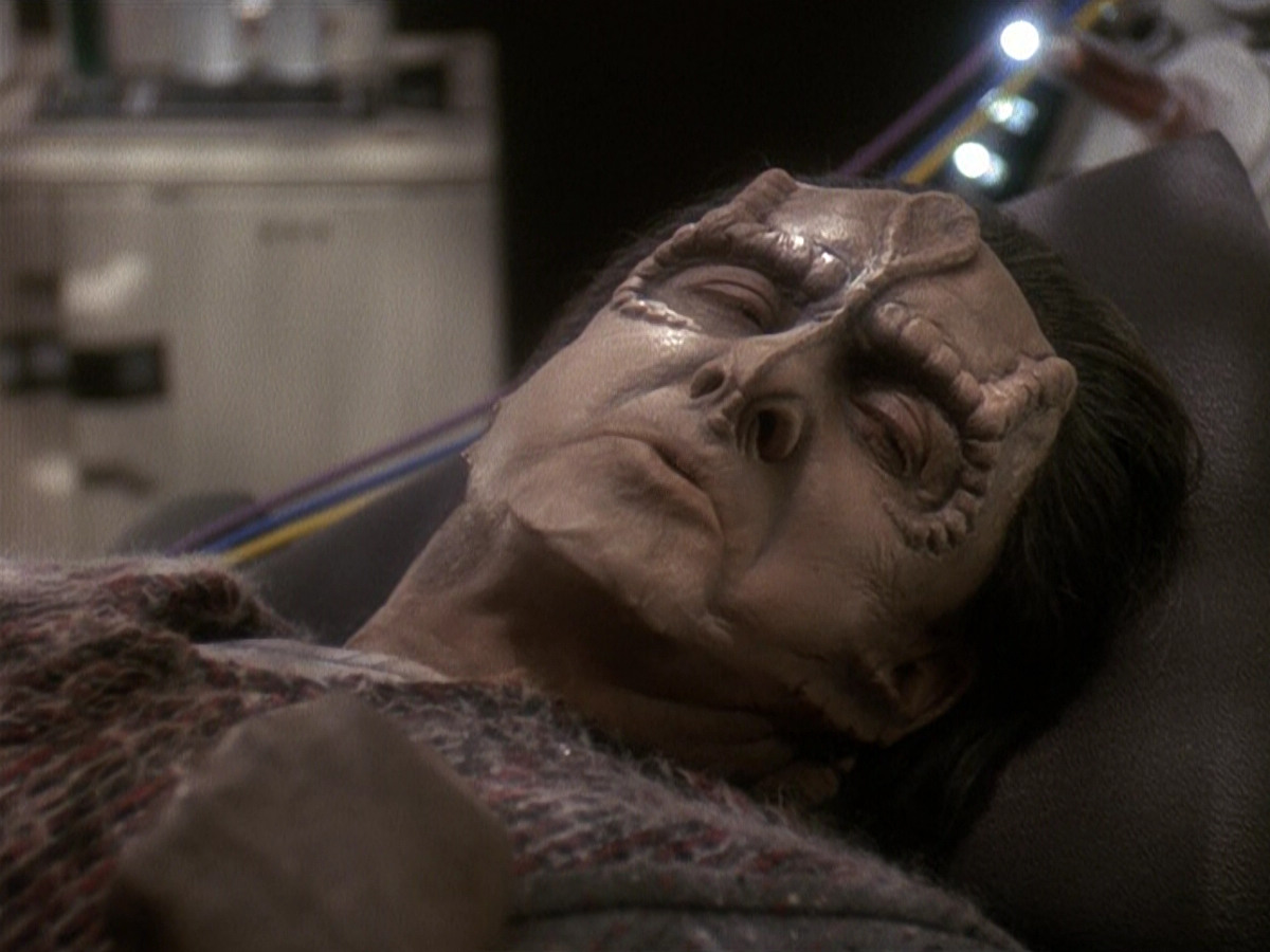 extant_StarTrek_DS9_5x19-TiesOfBloodAndWater_01492.jpg