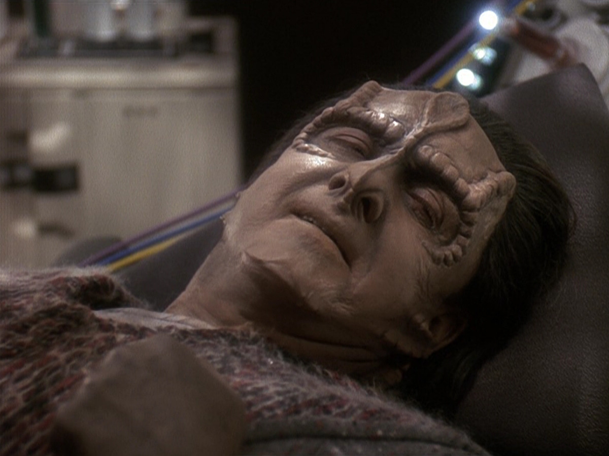 extant_StarTrek_DS9_5x19-TiesOfBloodAndWater_01493.jpg