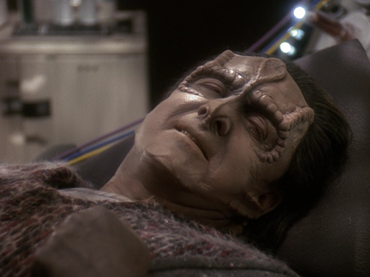 extant_StarTrek_DS9_5x19-TiesOfBloodAndWater_01498.jpg