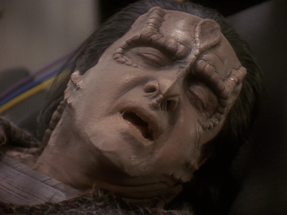 extant_StarTrek_DS9_5x19-TiesOfBloodAndWater_01505.jpg