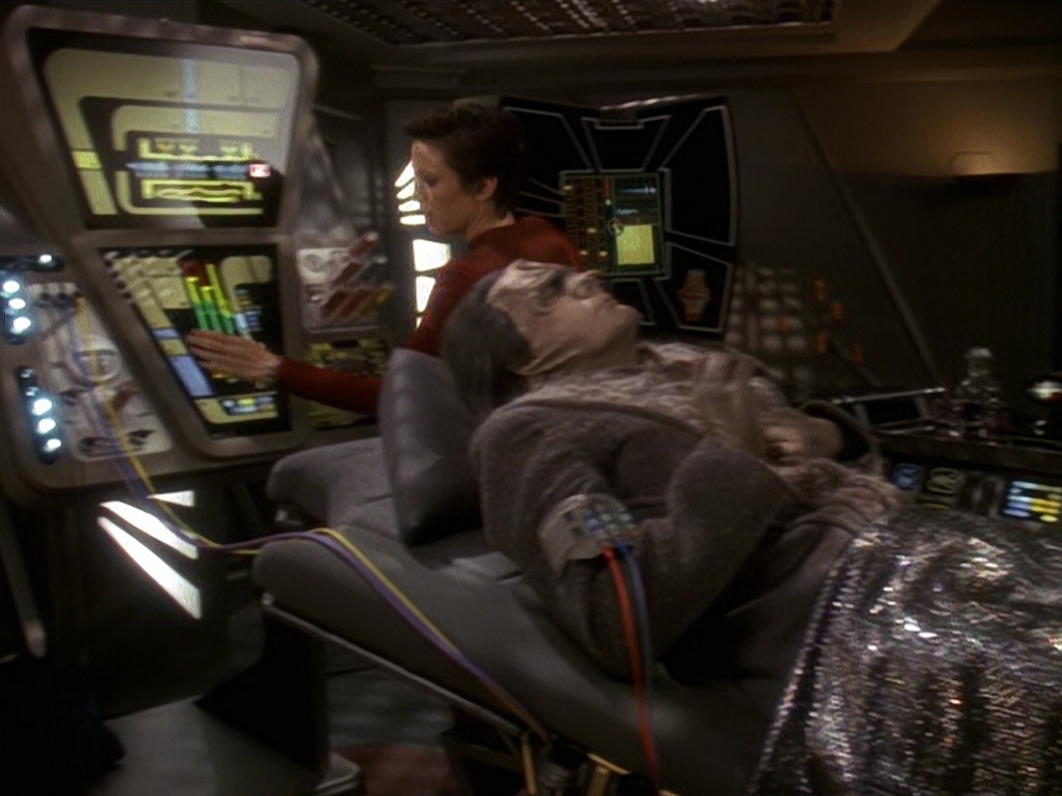 extant_StarTrek_DS9_5x19-TiesOfBloodAndWater_01512.jpg