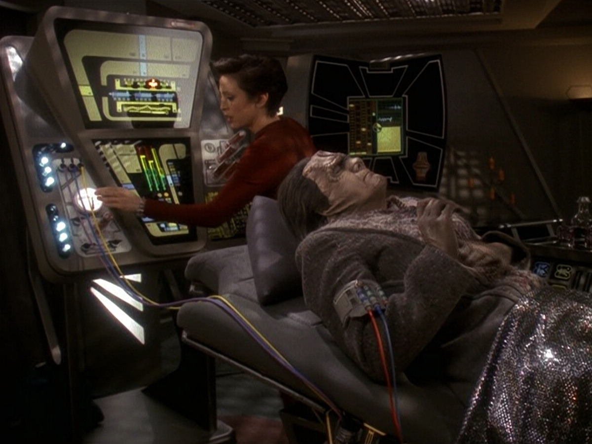 extant_StarTrek_DS9_5x19-TiesOfBloodAndWater_01513.jpg