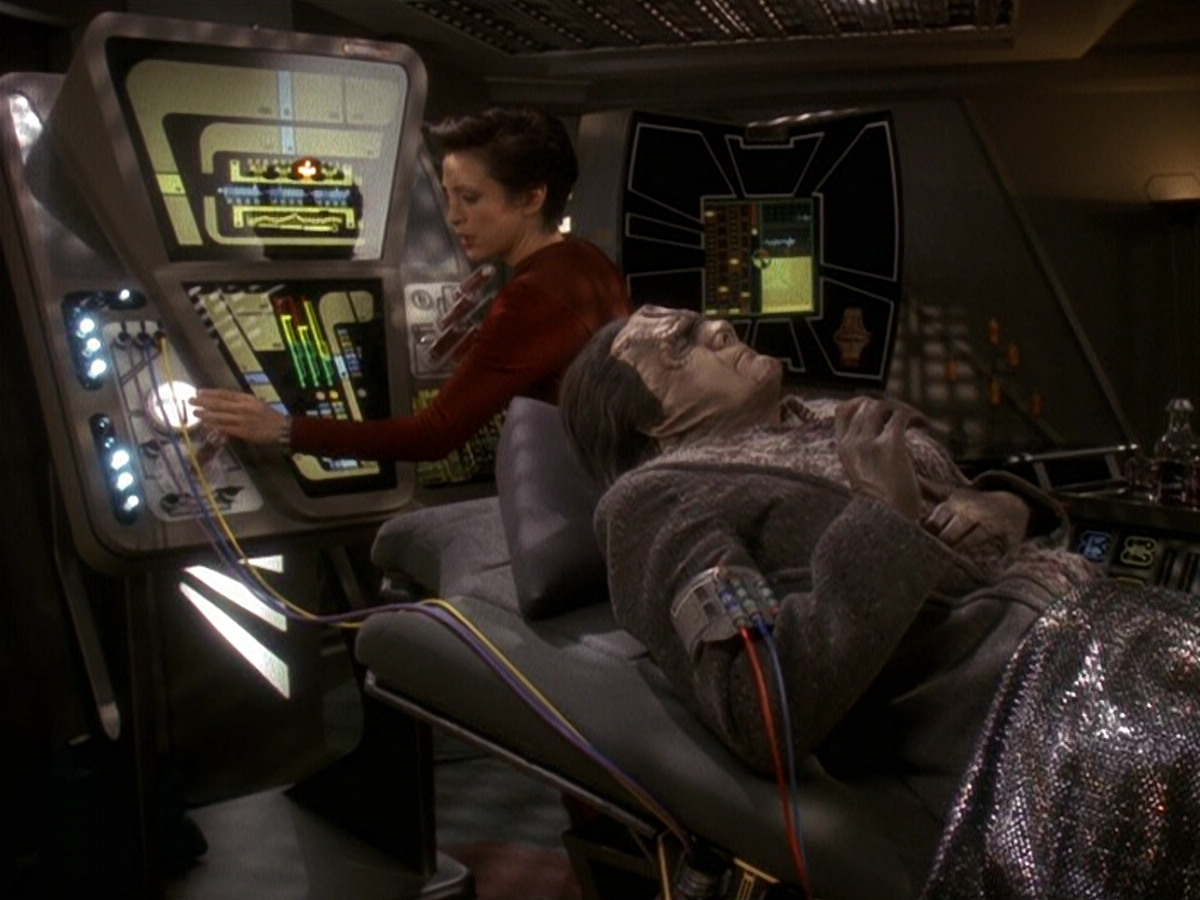 extant_StarTrek_DS9_5x19-TiesOfBloodAndWater_01514.jpg
