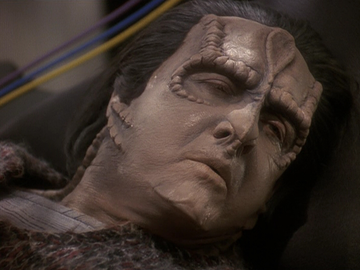 extant_StarTrek_DS9_5x19-TiesOfBloodAndWater_01539.jpg