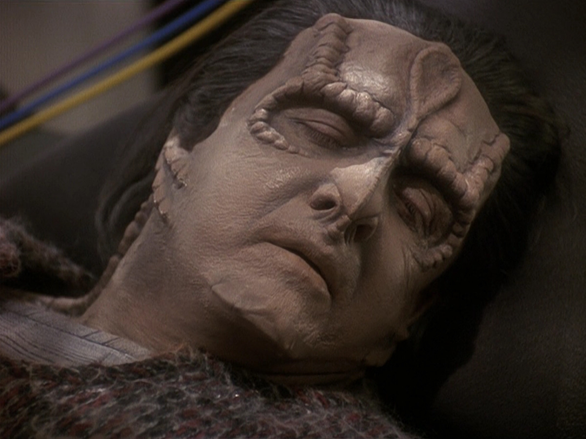 extant_StarTrek_DS9_5x19-TiesOfBloodAndWater_01559.jpg