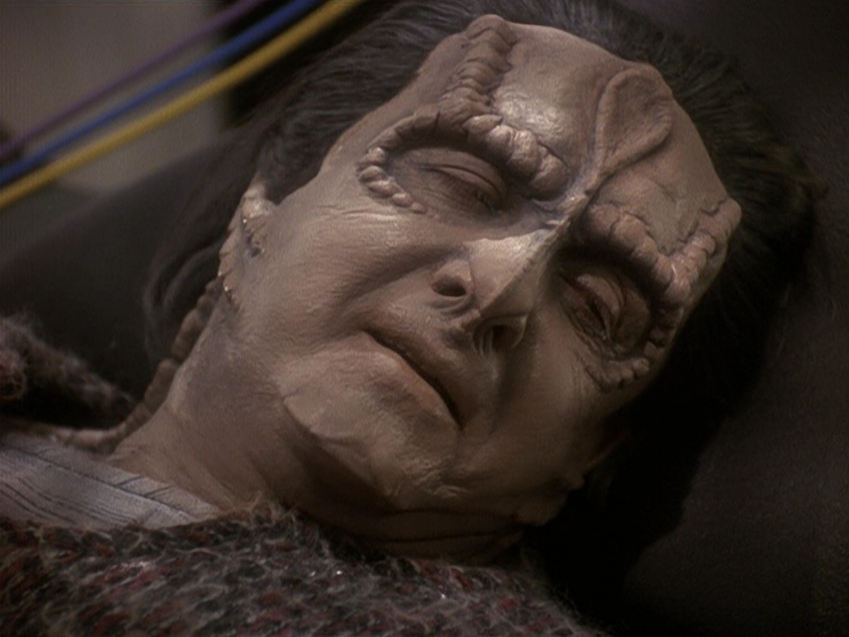 extant_StarTrek_DS9_5x19-TiesOfBloodAndWater_01564.jpg
