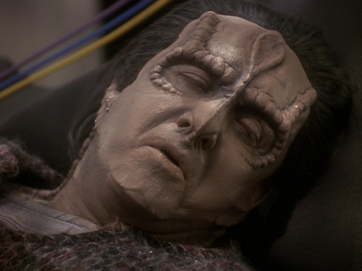 extant_StarTrek_DS9_5x19-TiesOfBloodAndWater_01568.jpg