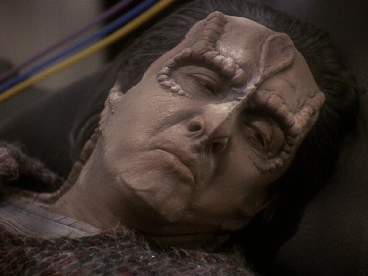 extant_StarTrek_DS9_5x19-TiesOfBloodAndWater_01569.jpg