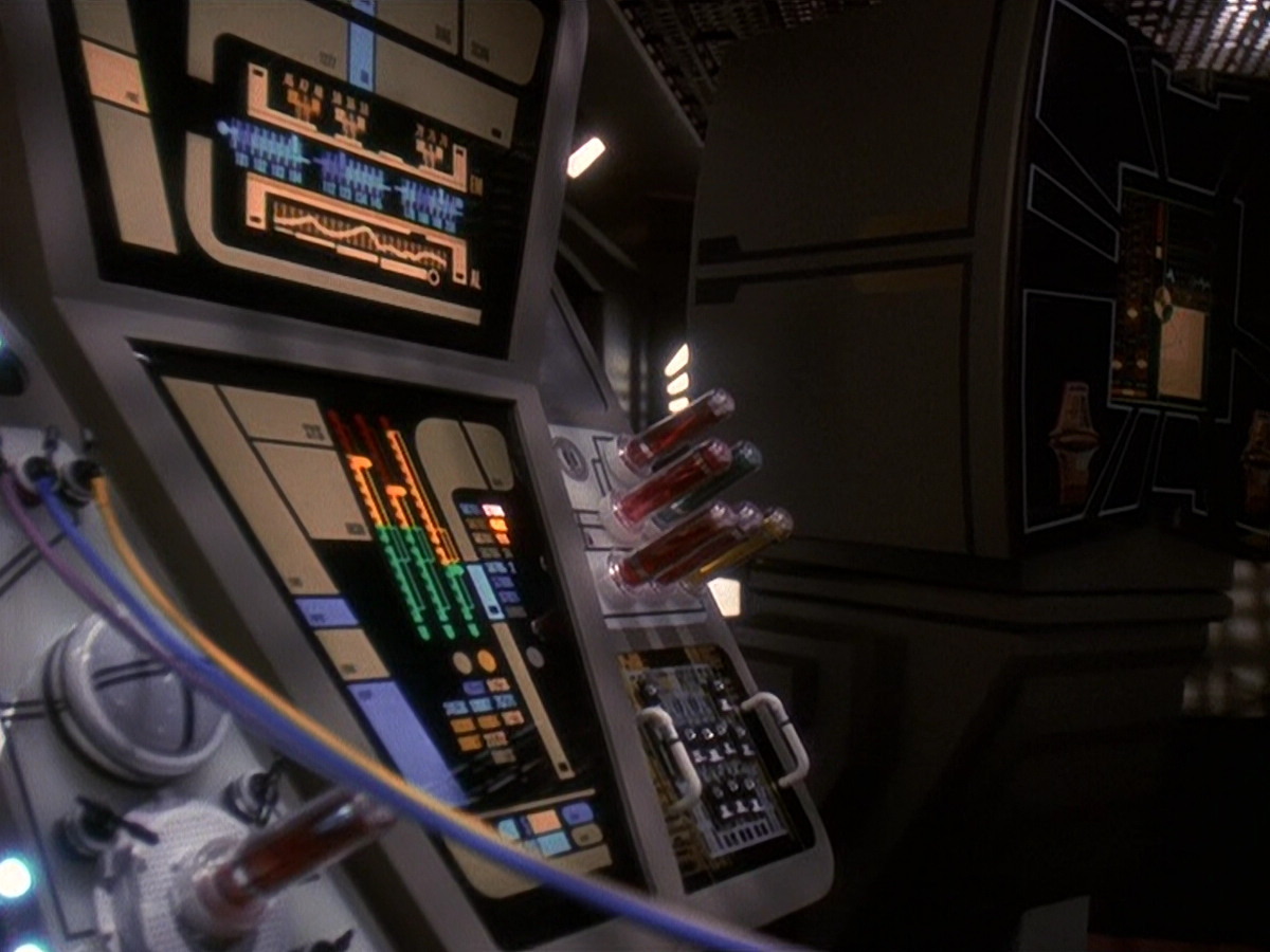 extant_StarTrek_DS9_5x19-TiesOfBloodAndWater_01689.jpg