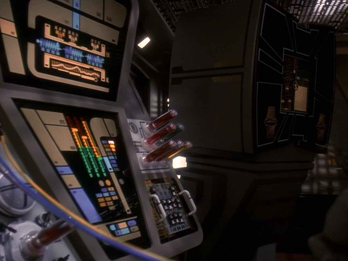 extant_StarTrek_DS9_5x19-TiesOfBloodAndWater_01690.jpg