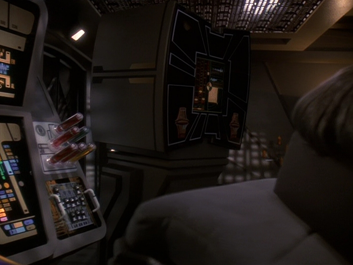 extant_StarTrek_DS9_5x19-TiesOfBloodAndWater_01693.jpg