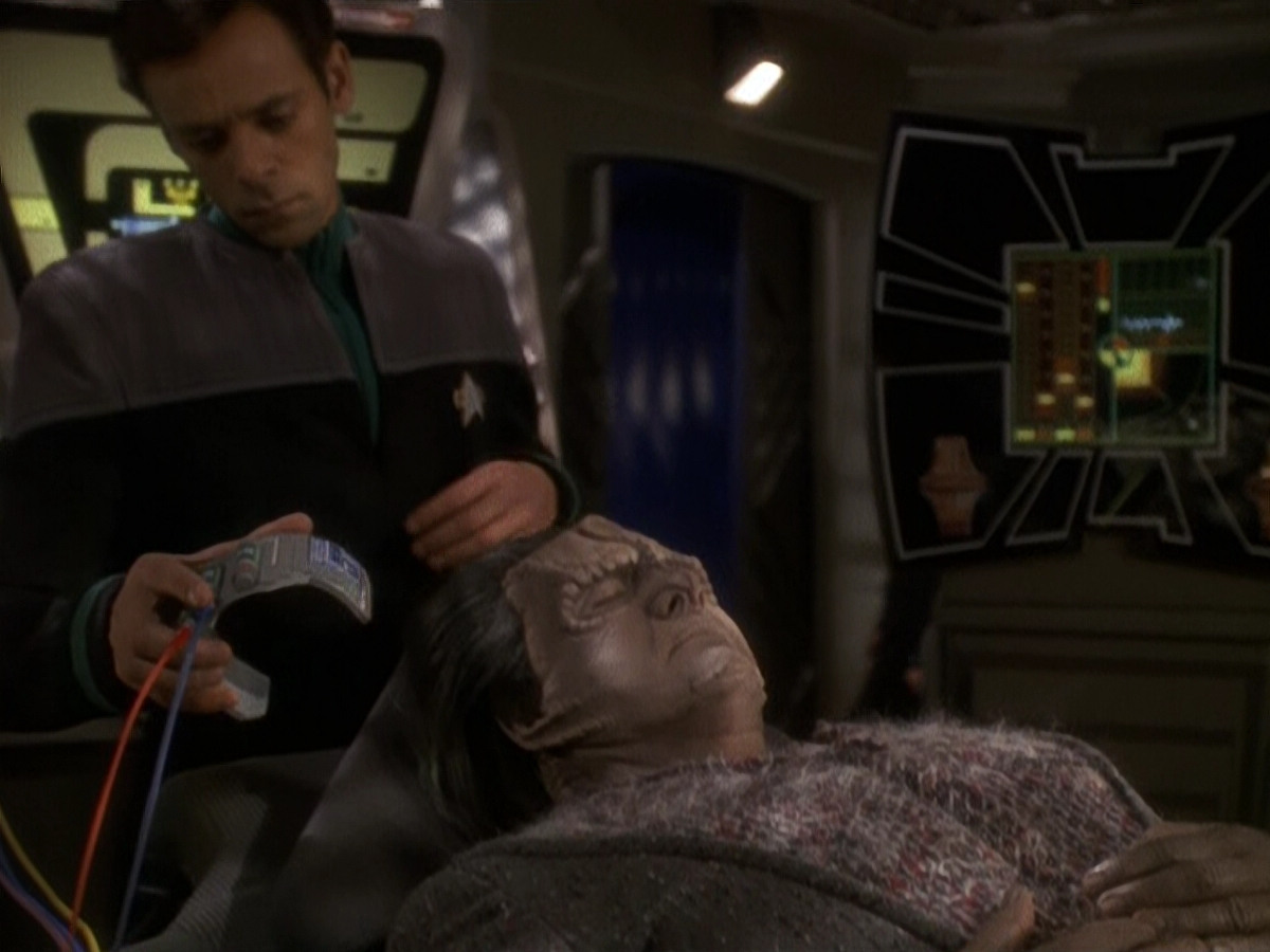 extant_StarTrek_DS9_5x19-TiesOfBloodAndWater_01780.jpg
