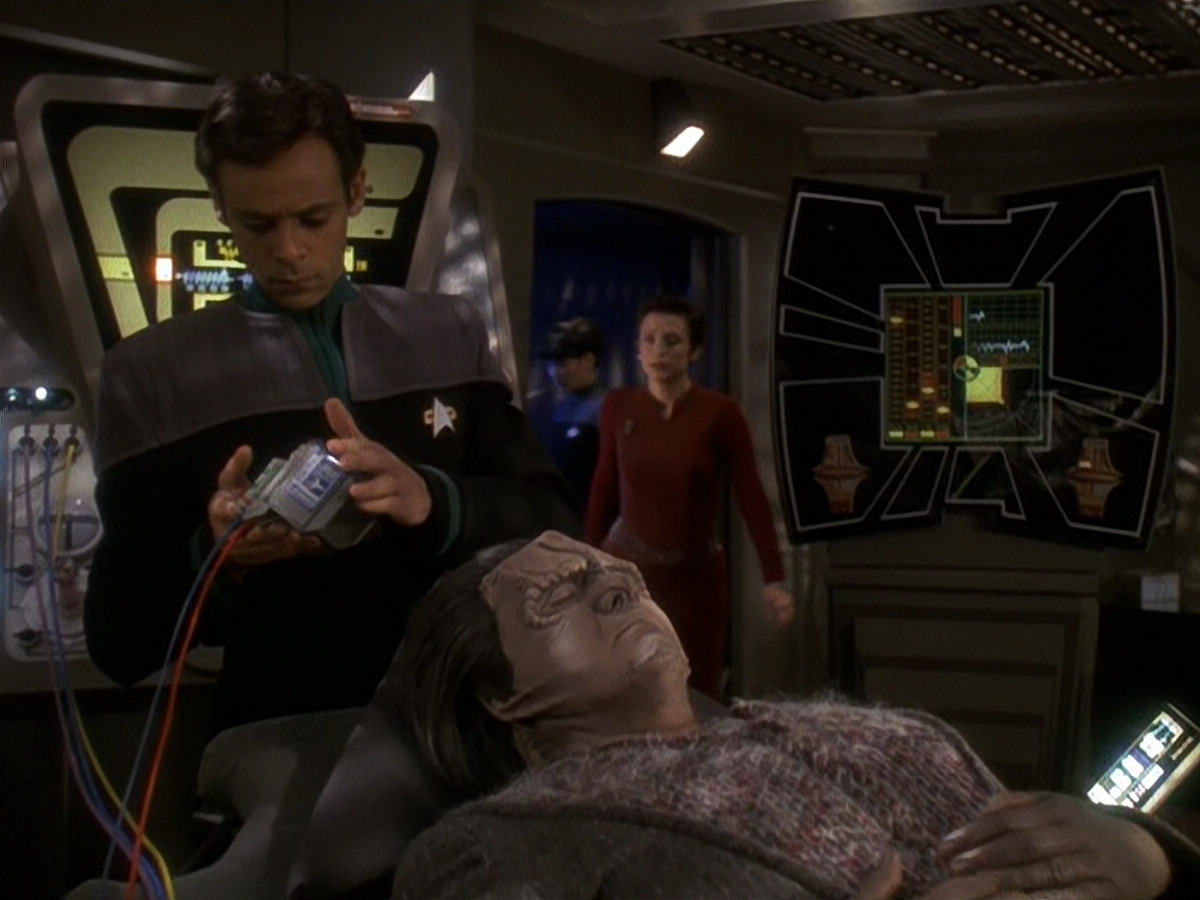 extant_StarTrek_DS9_5x19-TiesOfBloodAndWater_01782.jpg