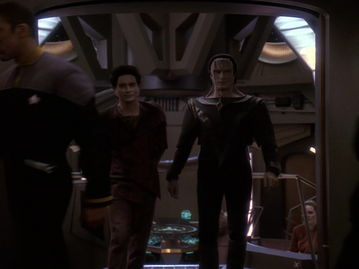 extant_StarTrek_DS9_5x19-TiesOfBloodAndWater_01899.jpg