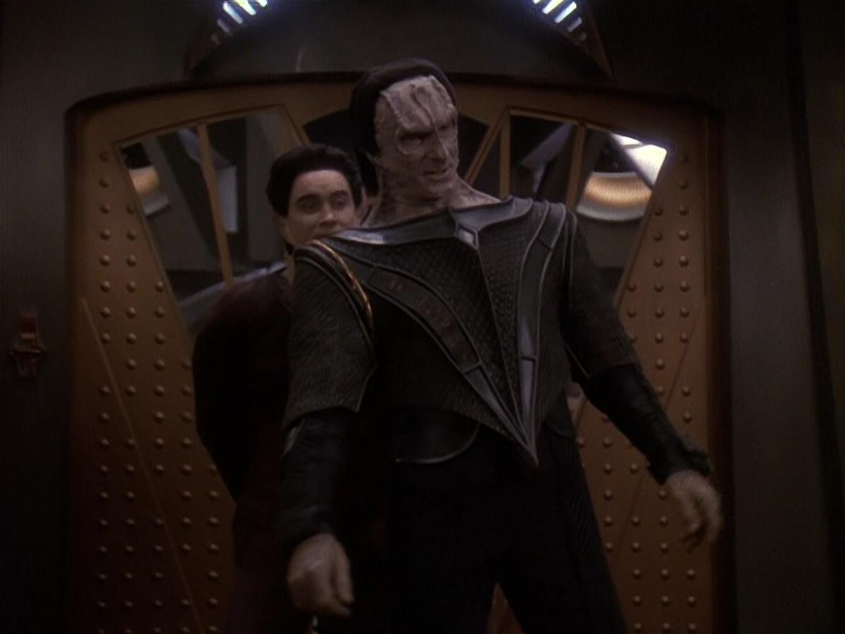 extant_StarTrek_DS9_5x19-TiesOfBloodAndWater_01902.jpg