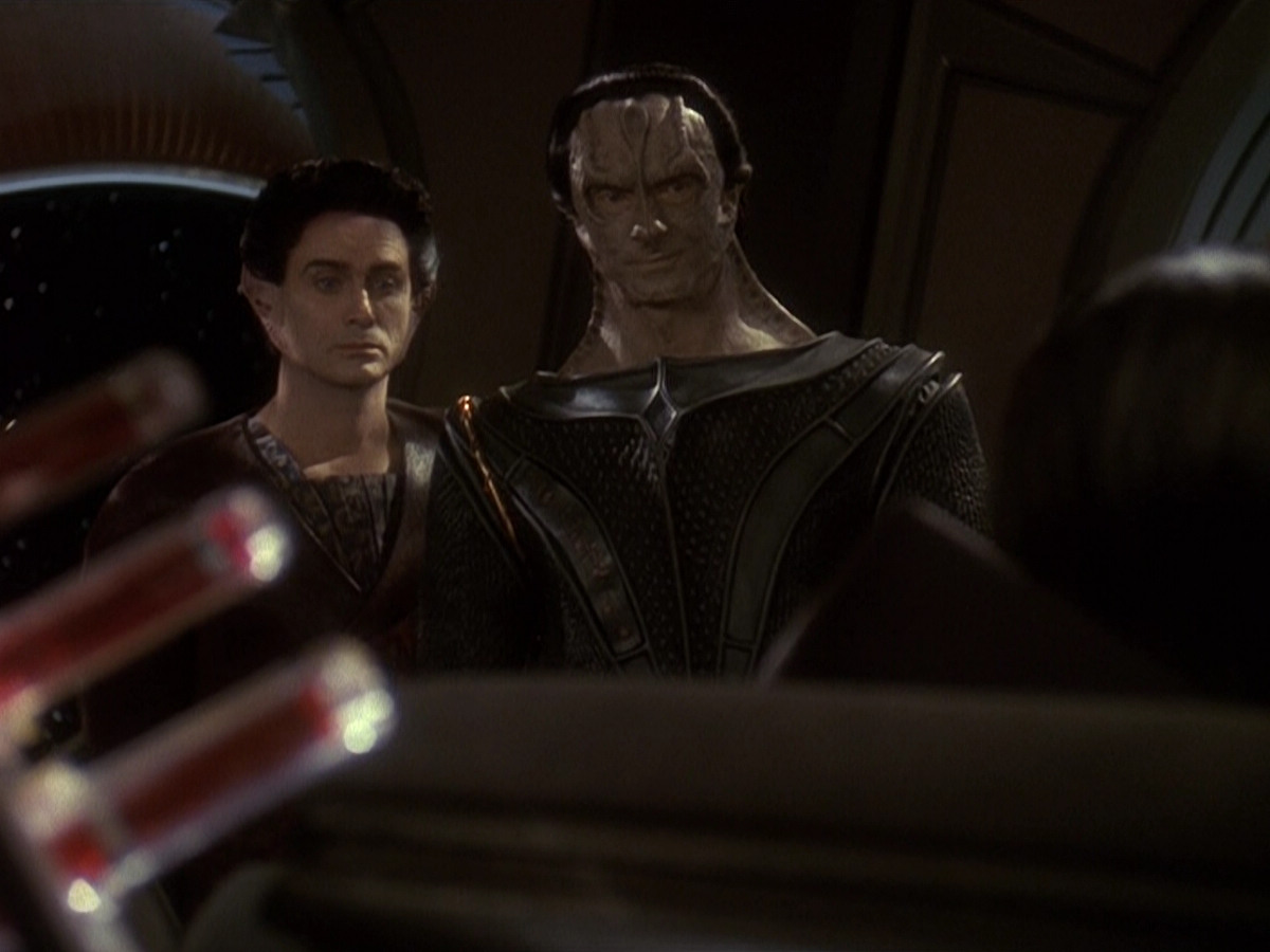 extant_StarTrek_DS9_5x19-TiesOfBloodAndWater_02008.jpg