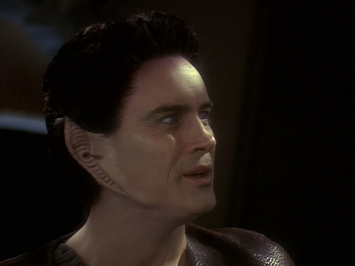 extant_StarTrek_DS9_5x19-TiesOfBloodAndWater_02033.jpg