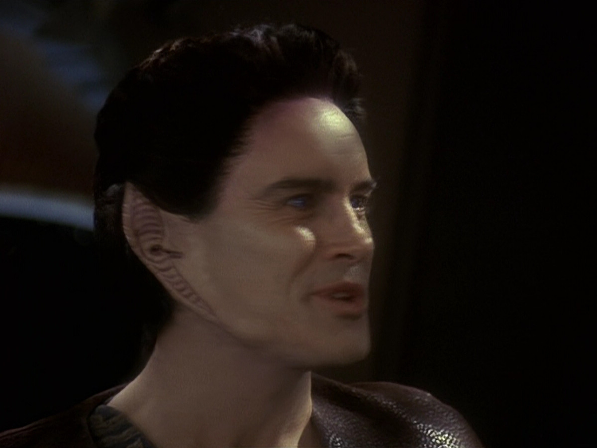 extant_StarTrek_DS9_5x19-TiesOfBloodAndWater_02035.jpg