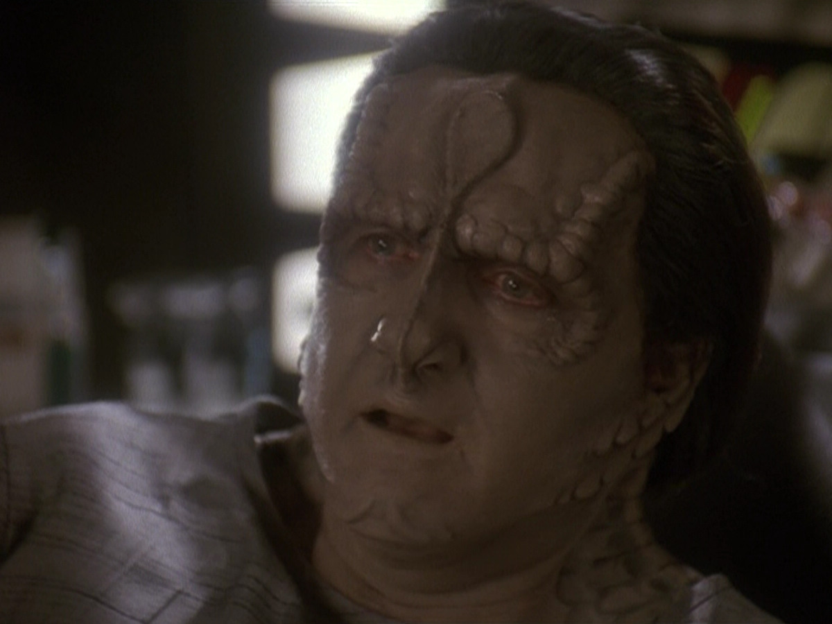 extant_StarTrek_DS9_5x19-TiesOfBloodAndWater_02066.jpg