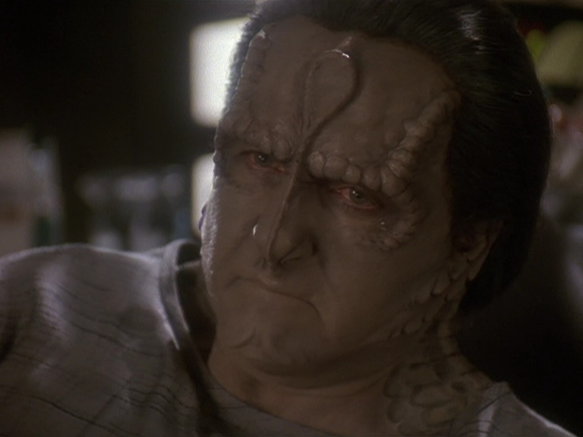 extant_StarTrek_DS9_5x19-TiesOfBloodAndWater_02075.jpg