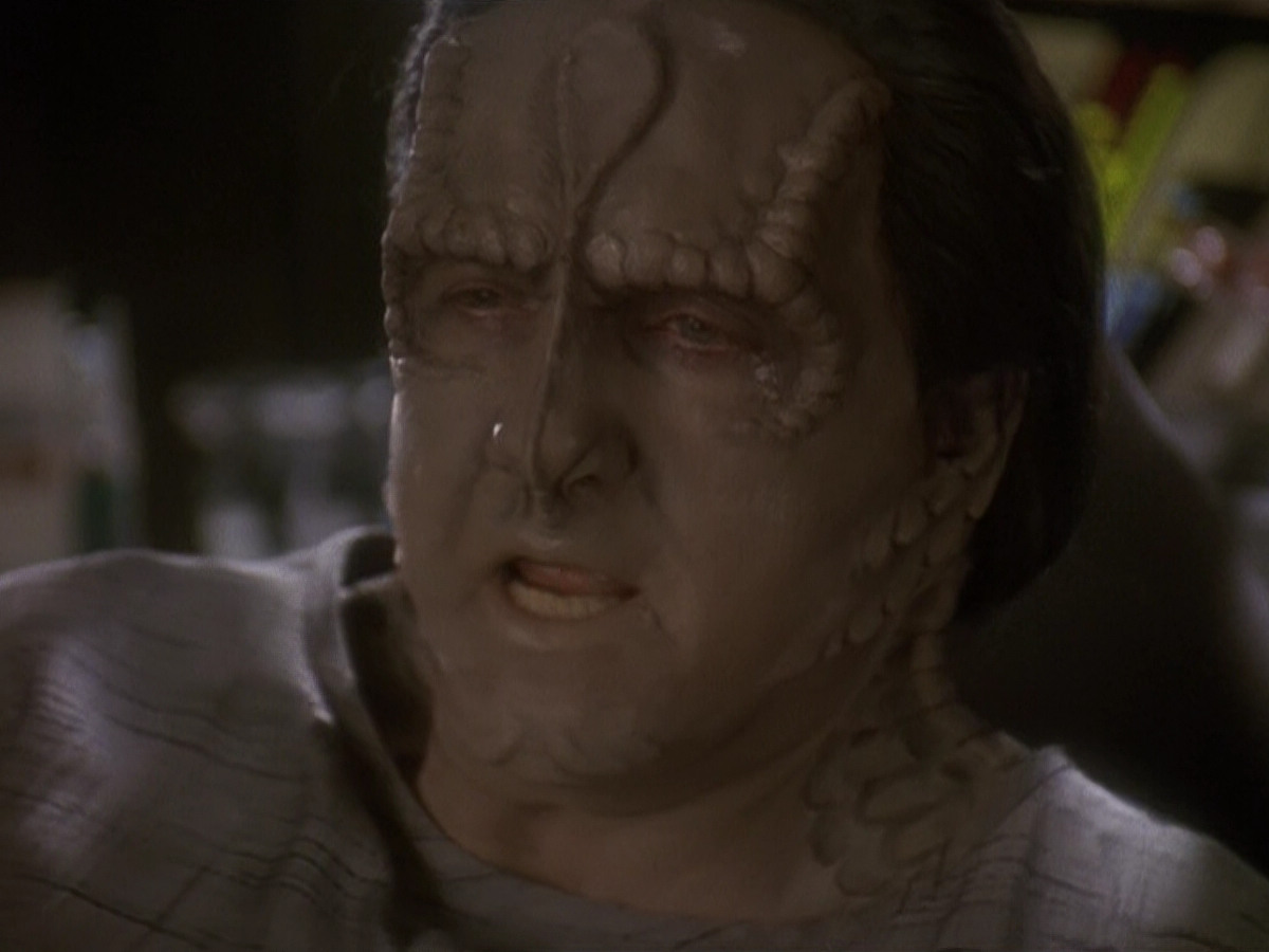 extant_StarTrek_DS9_5x19-TiesOfBloodAndWater_02076.jpg