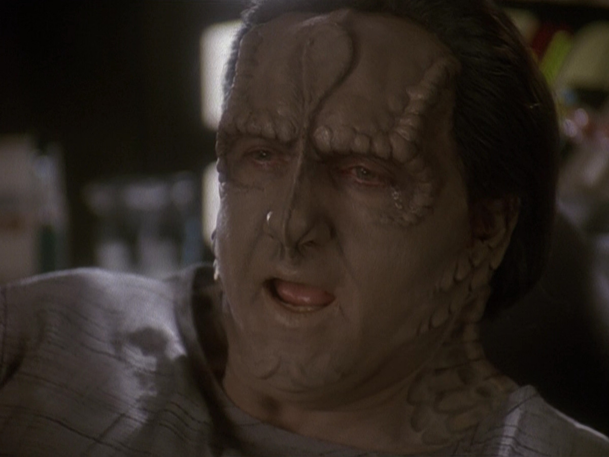 extant_StarTrek_DS9_5x19-TiesOfBloodAndWater_02077.jpg