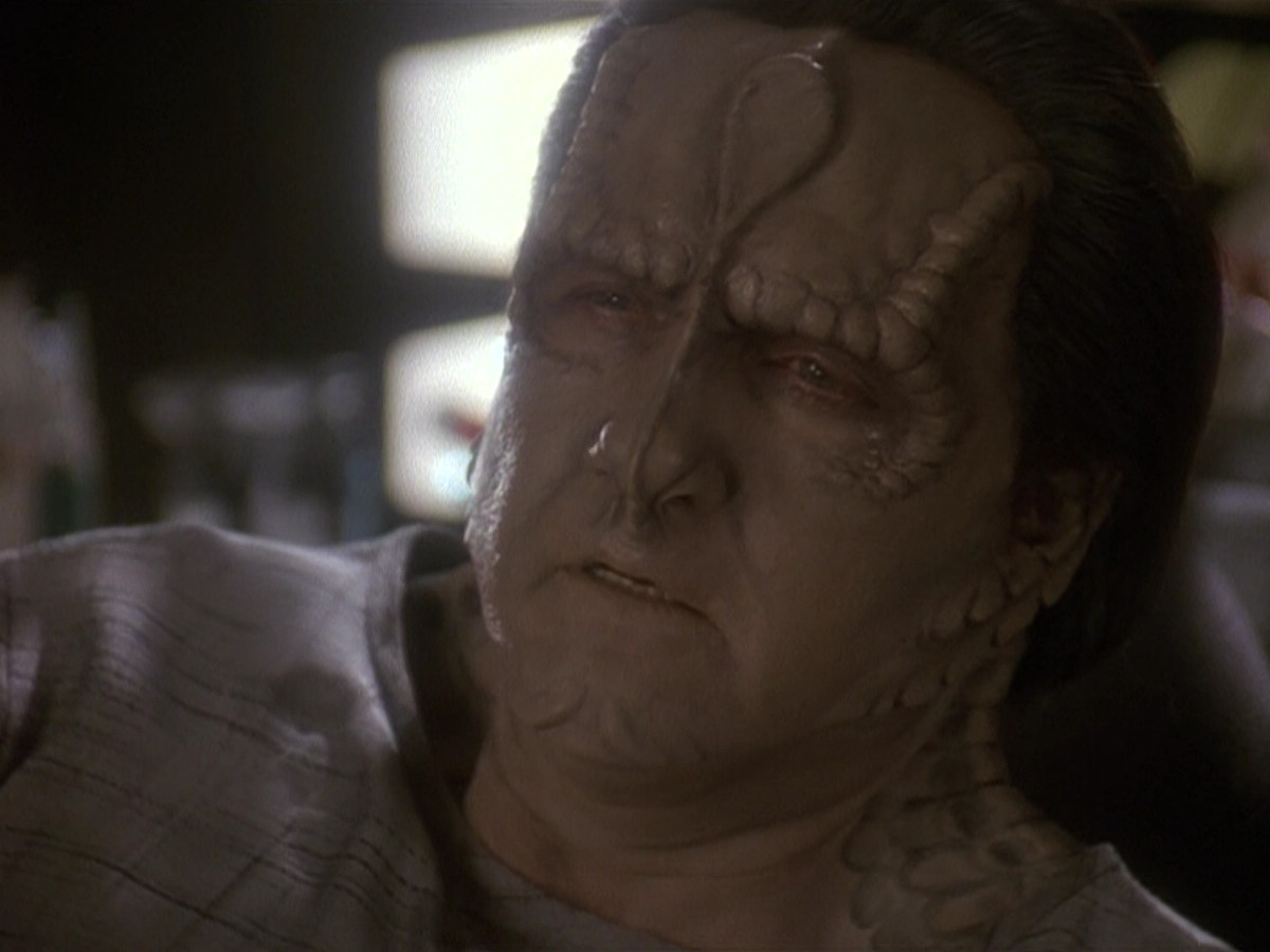 extant_StarTrek_DS9_5x19-TiesOfBloodAndWater_02093.jpg