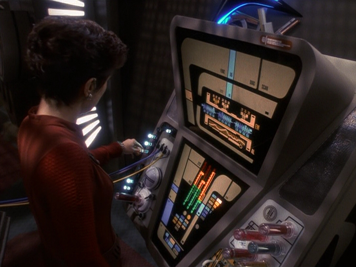 extant_StarTrek_DS9_5x19-TiesOfBloodAndWater_02140.jpg