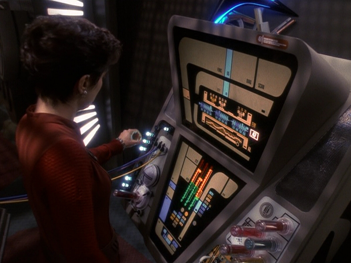 extant_StarTrek_DS9_5x19-TiesOfBloodAndWater_02141.jpg