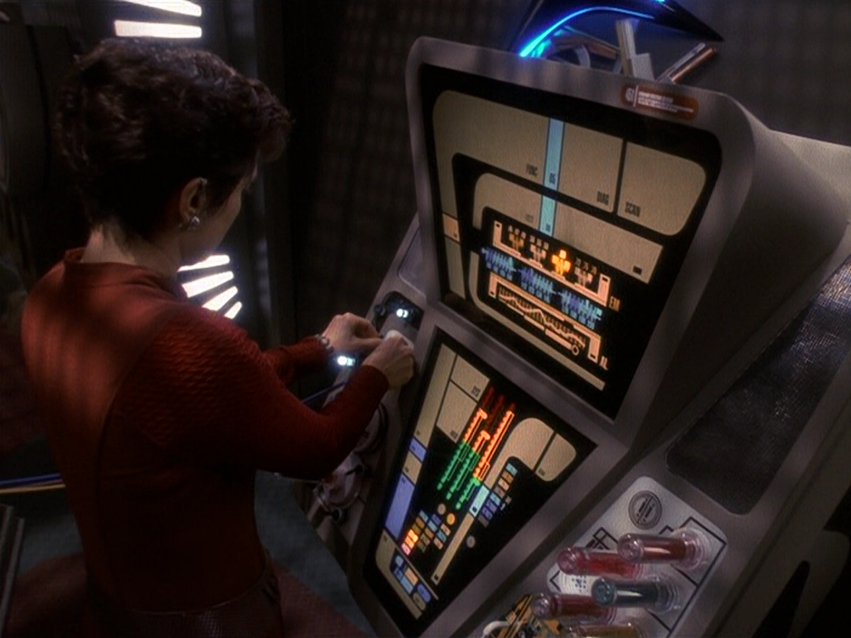 extant_StarTrek_DS9_5x19-TiesOfBloodAndWater_02144.jpg