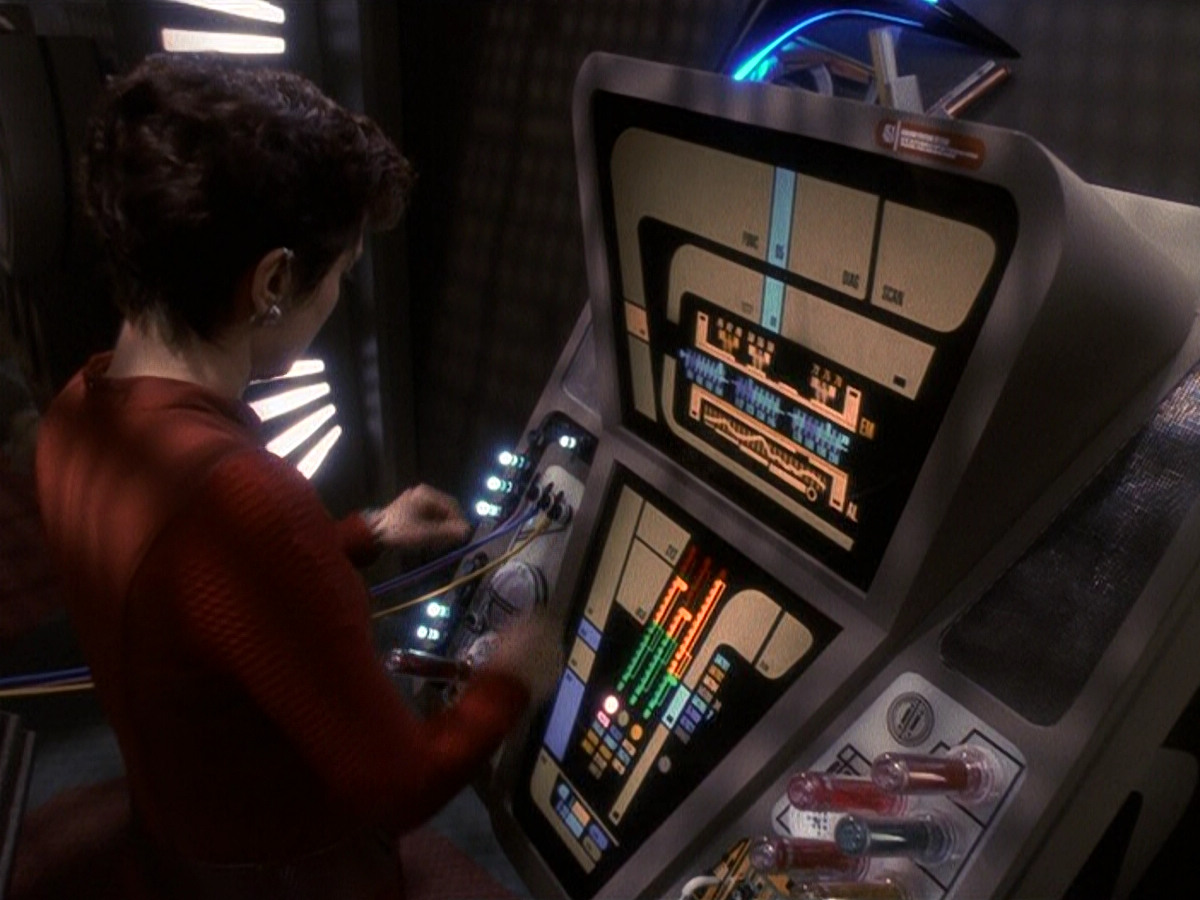 extant_StarTrek_DS9_5x19-TiesOfBloodAndWater_02145.jpg