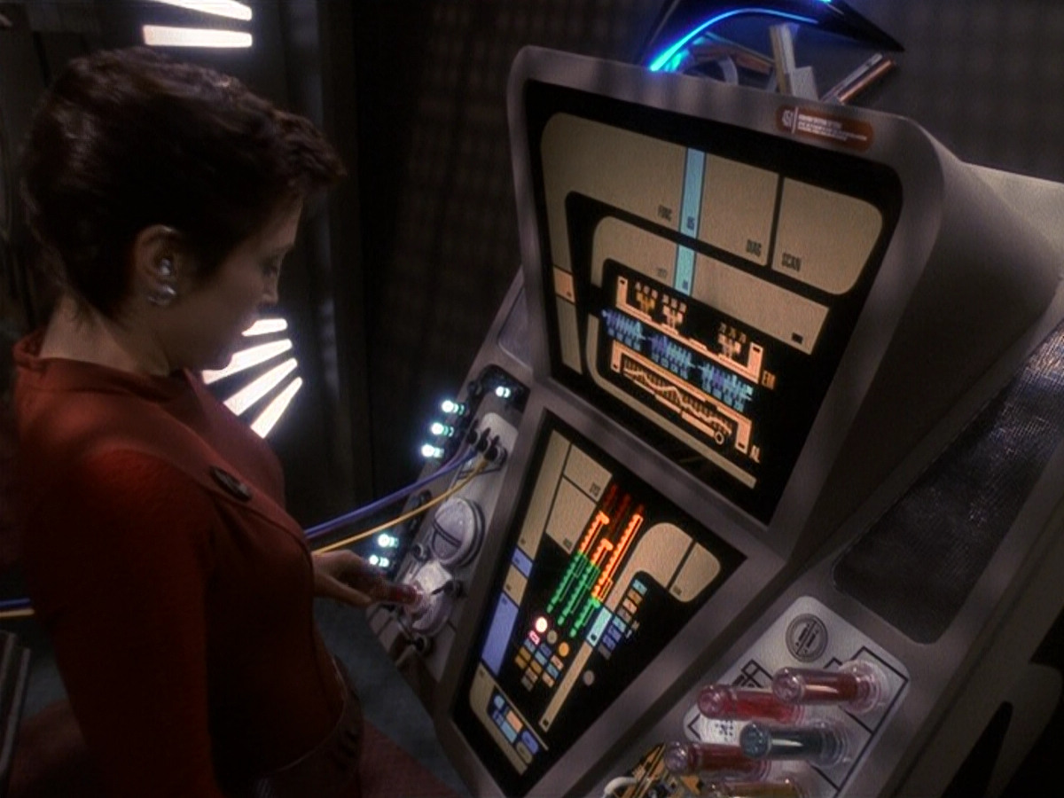 extant_StarTrek_DS9_5x19-TiesOfBloodAndWater_02146.jpg