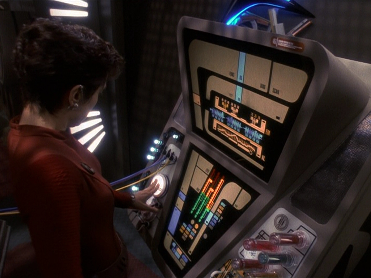 extant_StarTrek_DS9_5x19-TiesOfBloodAndWater_02147.jpg