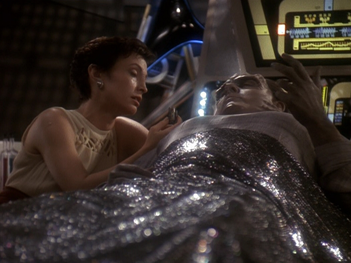 extant_StarTrek_DS9_5x19-TiesOfBloodAndWater_02154.jpg