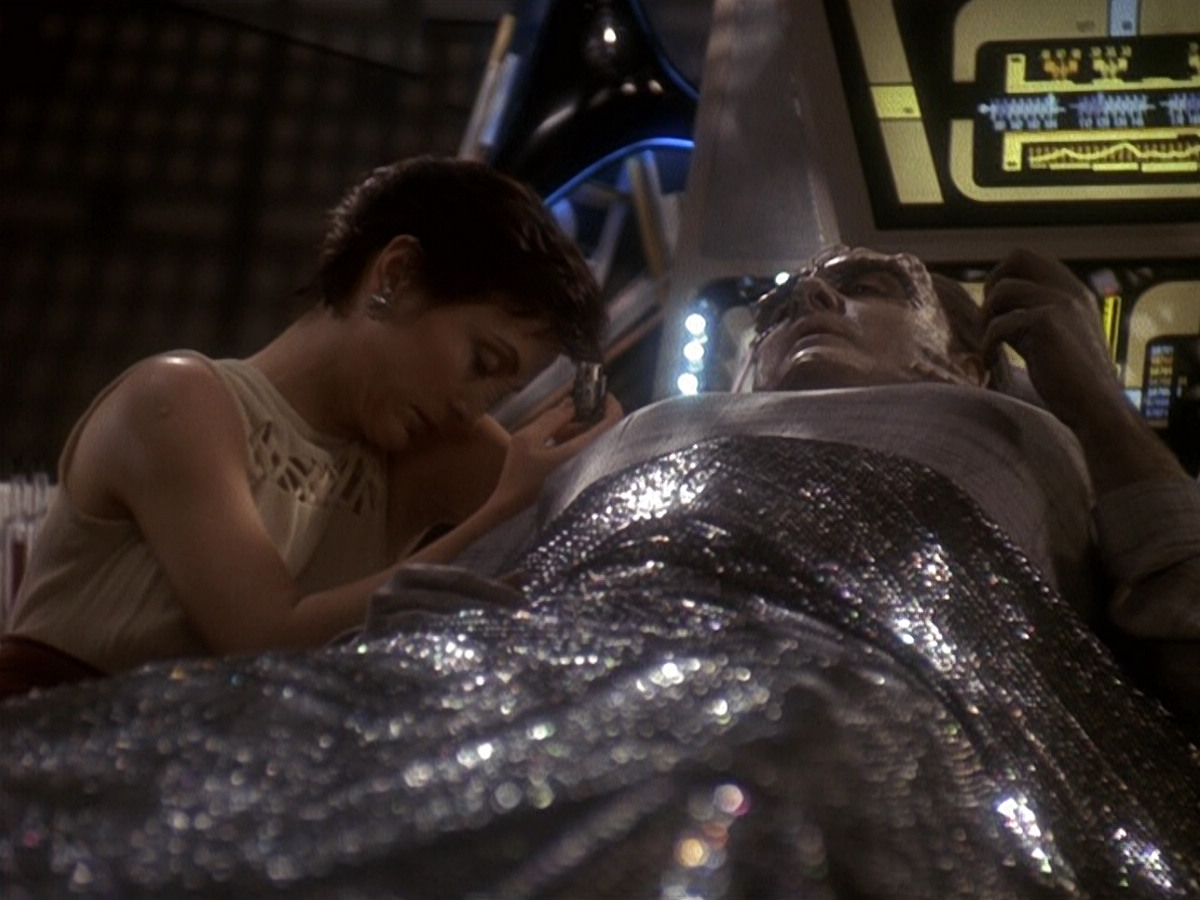 extant_StarTrek_DS9_5x19-TiesOfBloodAndWater_02177.jpg