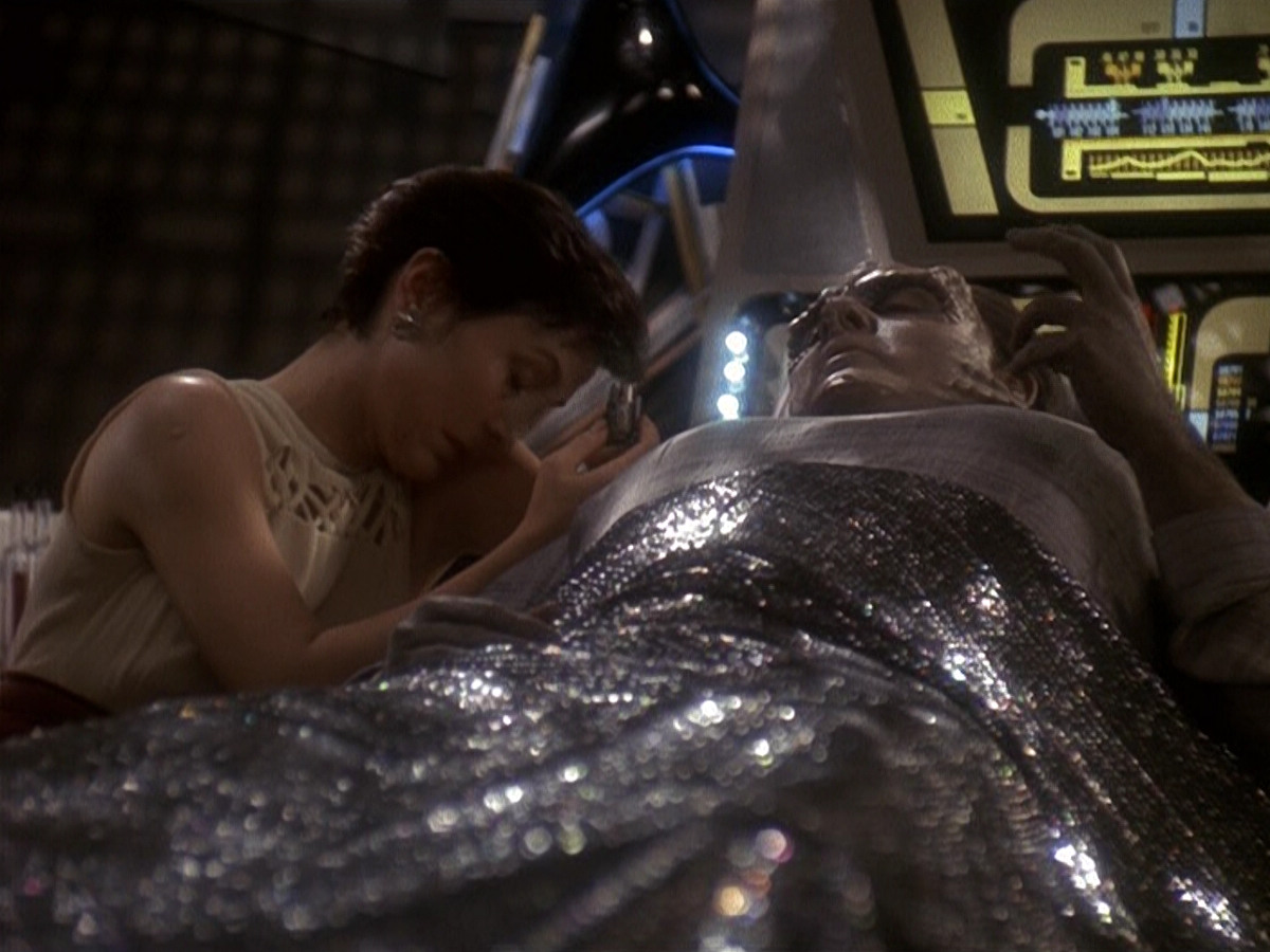 extant_StarTrek_DS9_5x19-TiesOfBloodAndWater_02178.jpg