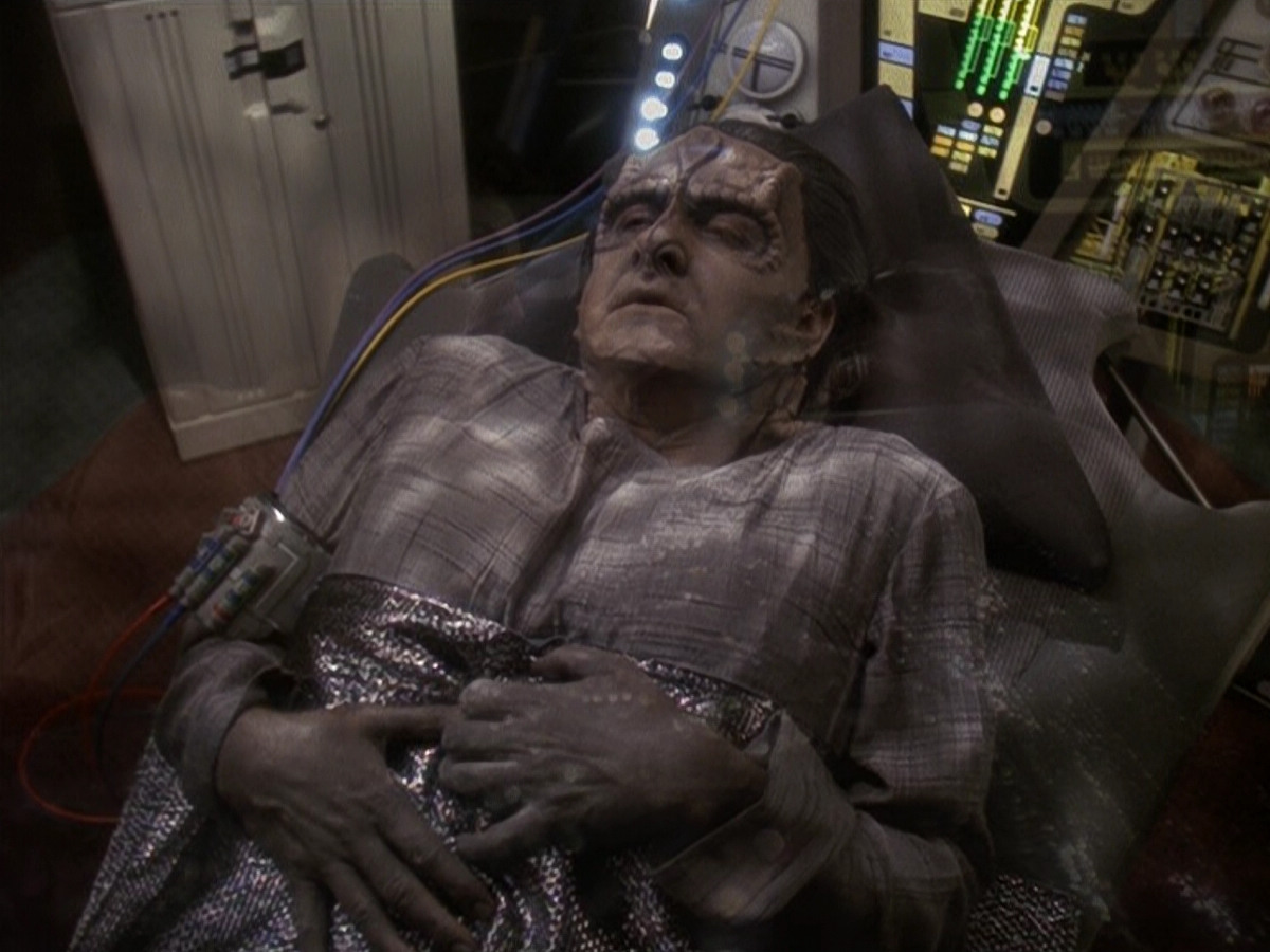 extant_StarTrek_DS9_5x19-TiesOfBloodAndWater_02182.jpg