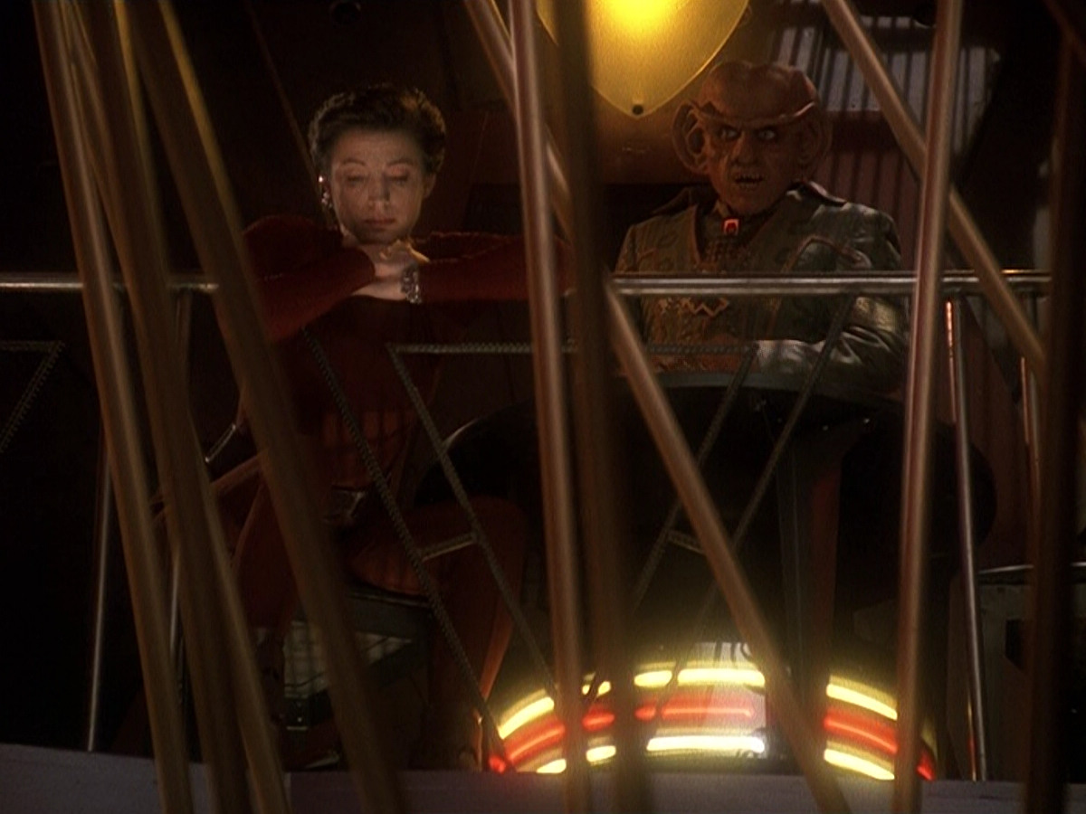 extant_StarTrek_DS9_5x19-TiesOfBloodAndWater_02208.jpg