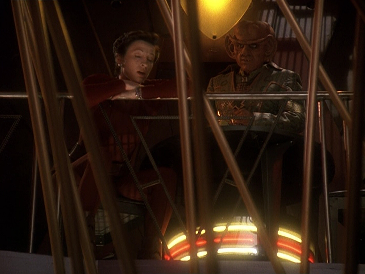 extant_StarTrek_DS9_5x19-TiesOfBloodAndWater_02220.jpg