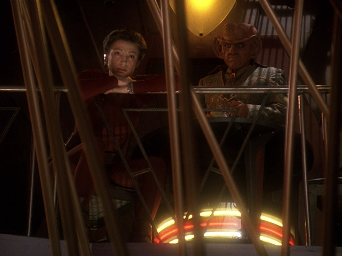 extant_StarTrek_DS9_5x19-TiesOfBloodAndWater_02233.jpg