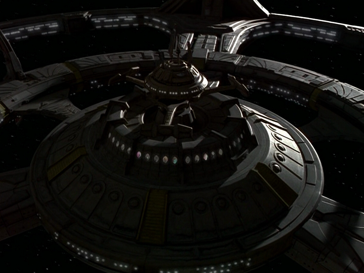 extant_StarTrek_DS9_5x19-TiesOfBloodAndWater_02246.jpg