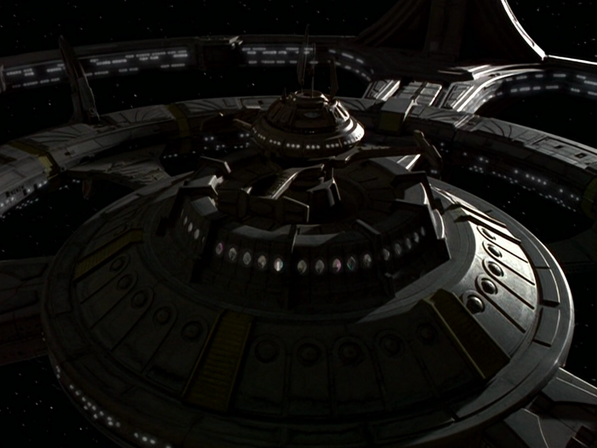extant_StarTrek_DS9_5x19-TiesOfBloodAndWater_02249.jpg