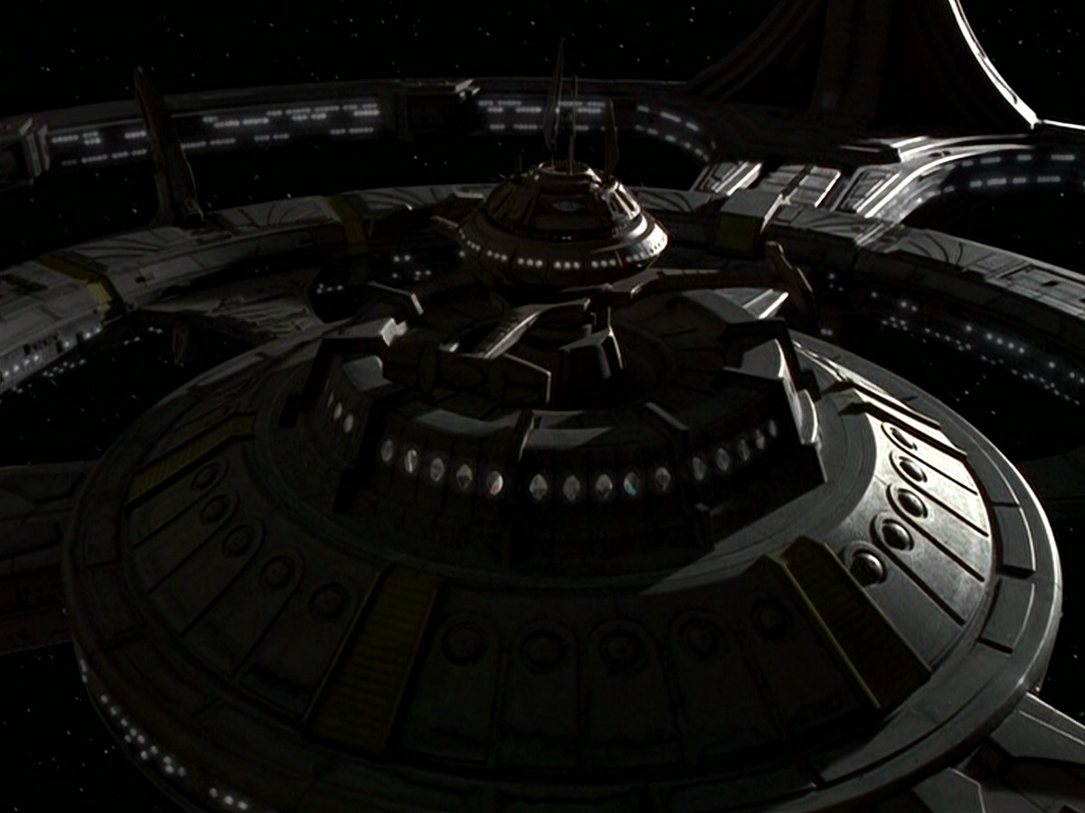 extant_StarTrek_DS9_5x19-TiesOfBloodAndWater_02250.jpg